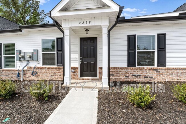 Building Photo - 2219 Archer Ln