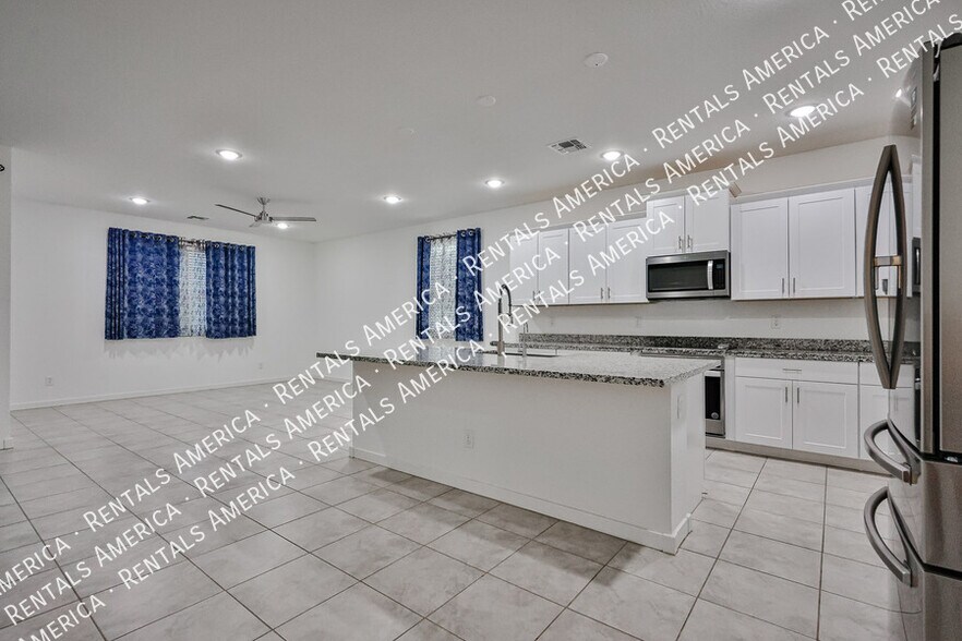 Building Photo - 1578 S 224th Ln