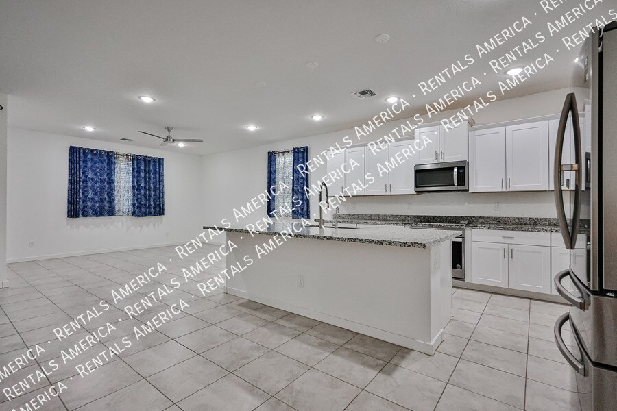 Building Photo - 1578 S 224th Ln
