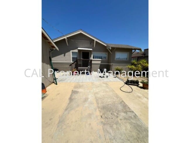 Building Photo - 2 Bedroom Home for Rent in South Salinas