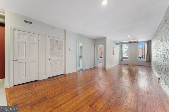 Building Photo - 28 E Patrick St