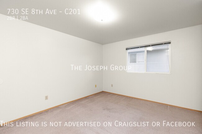 Building Photo - Top Floor 2BD/1.75BA Condo in Oak Harbor!