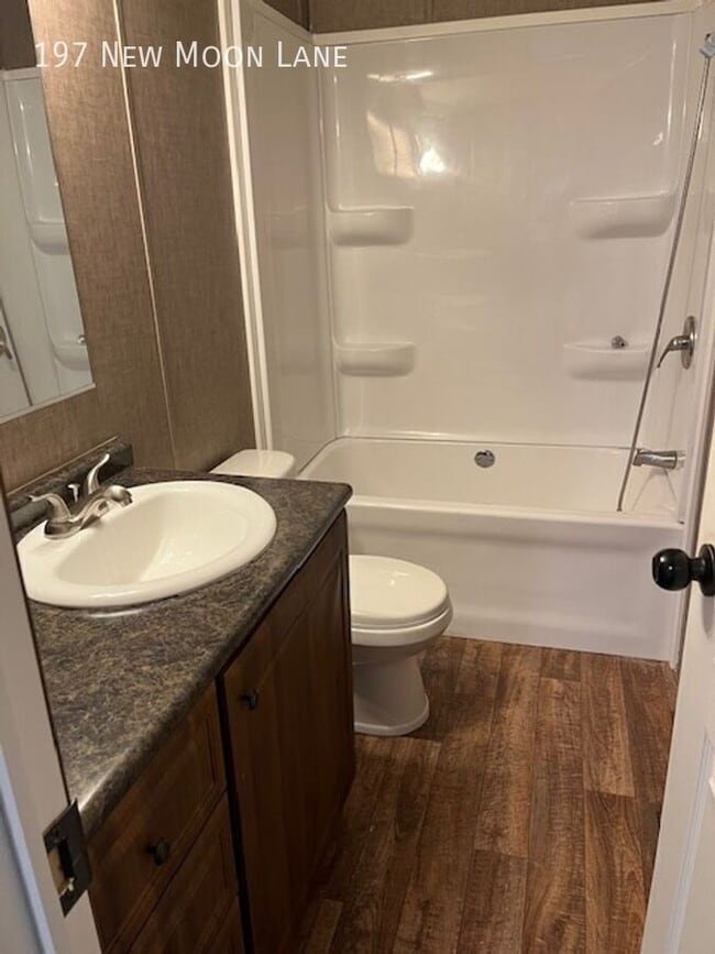 Building Photo - 197 New Moon Ln