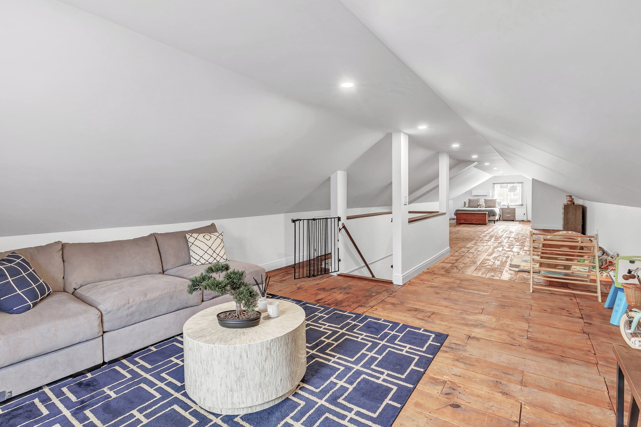 Building Photo - 26 Pearsall Pl