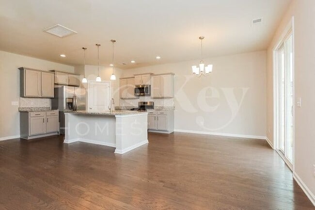 Building Photo - 817 Neosho Ct