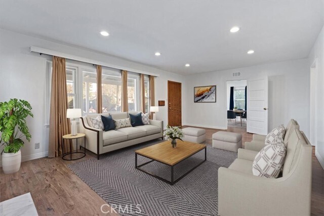 Building Photo - 336 W Hillcrest Blvd