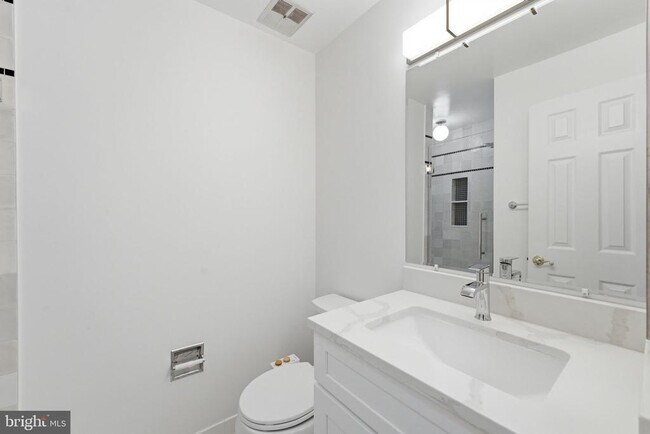Building Photo - 5705 Brewer House Cir