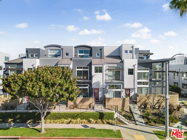 Building Photo - 5350 Playa Vista Dr