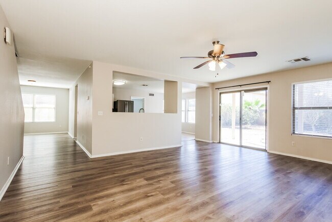 Building Photo - 4614 N 92nd Ln