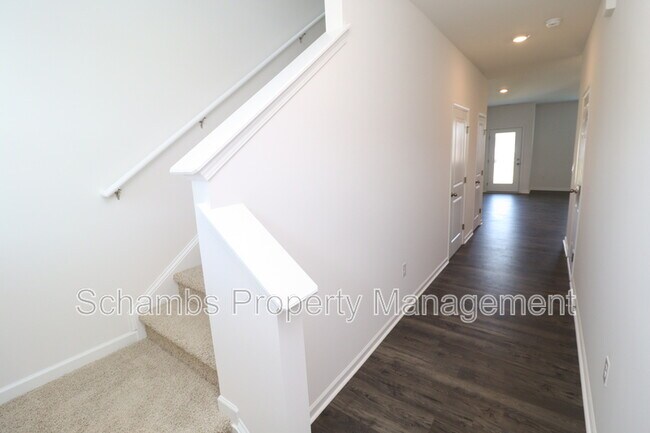 Building Photo - 360 Freestall Dr