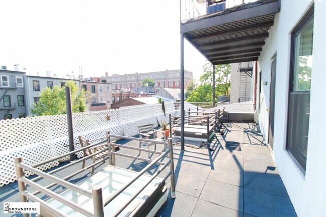 Building Photo - 3 bedroom in BROOKLYN NY 11231