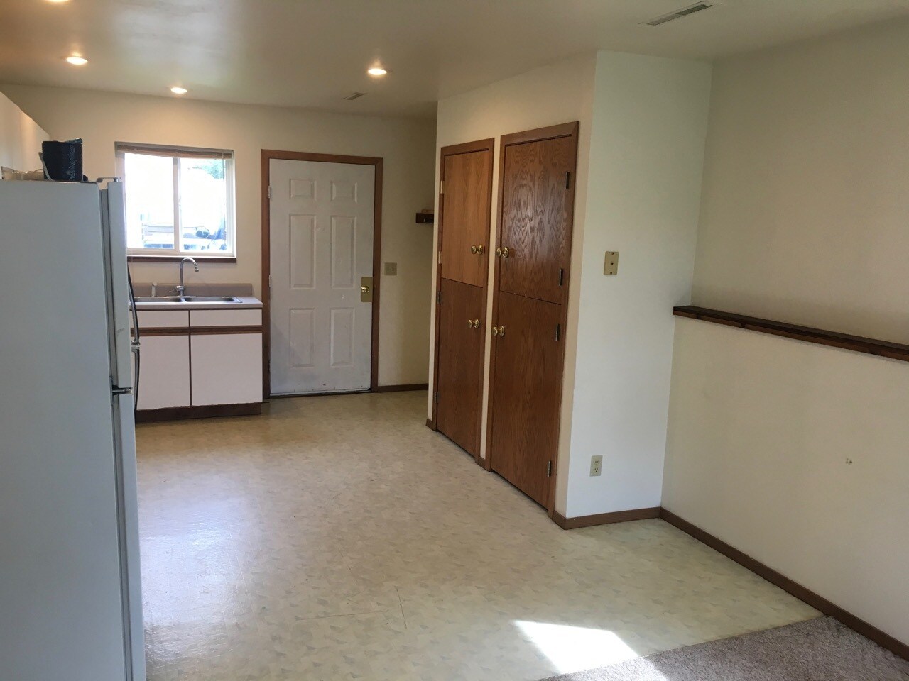 Kitchen lockers - 1114 1st Ave