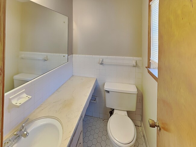 Building Photo - 3328 Shuster Cove