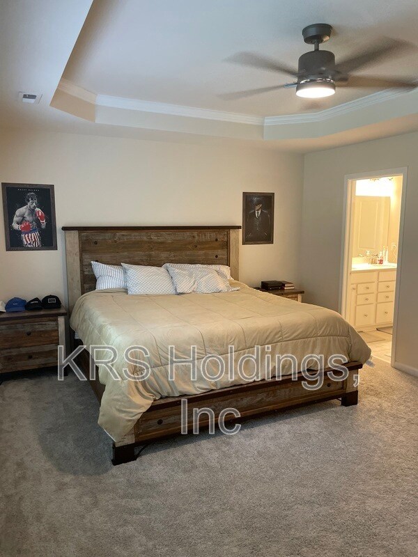 Building Photo - 245 White Oak Ridge Dr