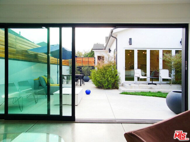 Building Photo - 3744 Somerset Dr