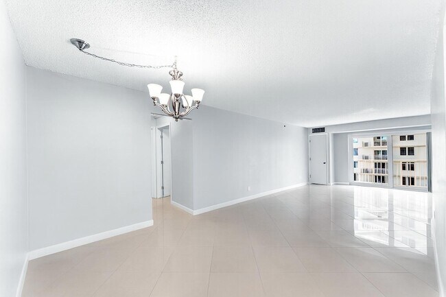 Building Photo - 3215 S Ocean Blvd