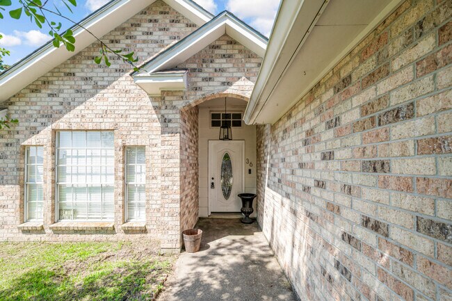 Building Photo - 36 Moss Dr