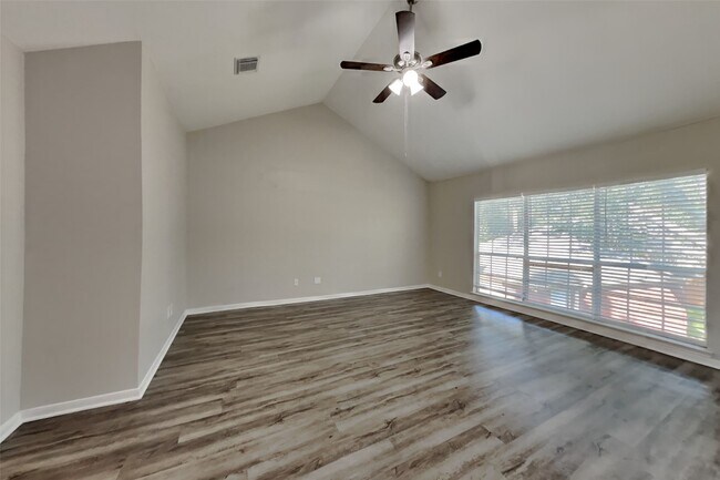Building Photo - 7515 Shangrila Ln