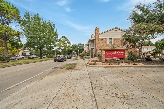 Building Photo - 10615 Briar Forest Dr