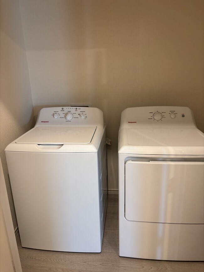 Building Photo - 2511 S County Rd