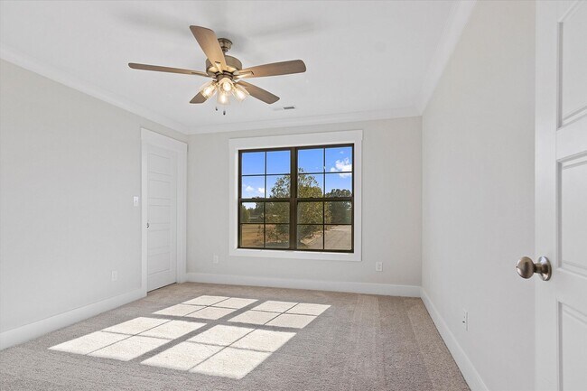 Building Photo - NEW Move in Ready Home!