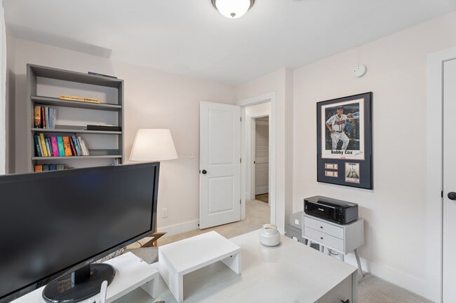 Building Photo - 4097 Longview Dr