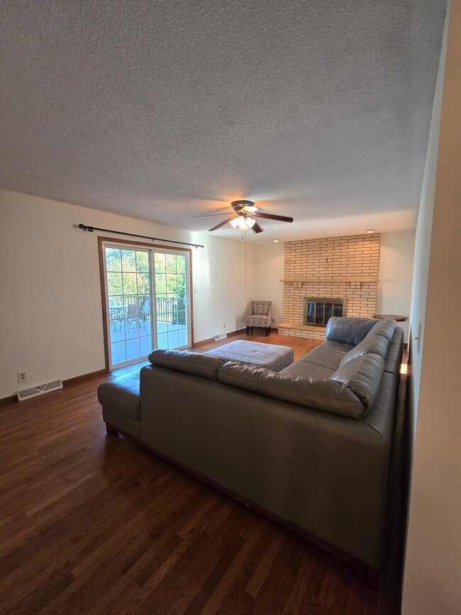 Building Photo - 25435 W Comfort Dr