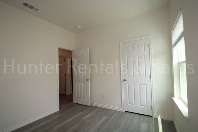 Building Photo - Modern New Construction Duplex