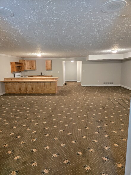Building Photo - 8194 Allen Rd