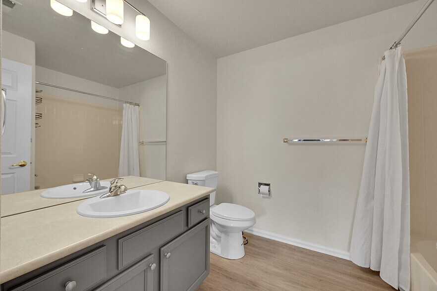 Building Photo - 8200 E 8th Ave