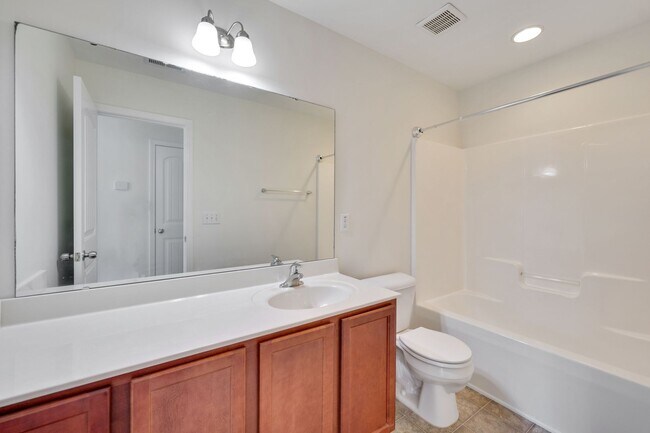 Building Photo - 11 Moss Grove Ln