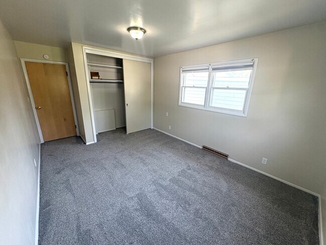 Building Photo - 1215 Avenue E