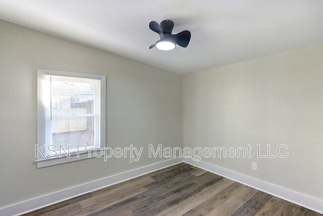 Building Photo - 543 E Harris St