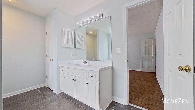 Building Photo - 713 Clearwater Ct