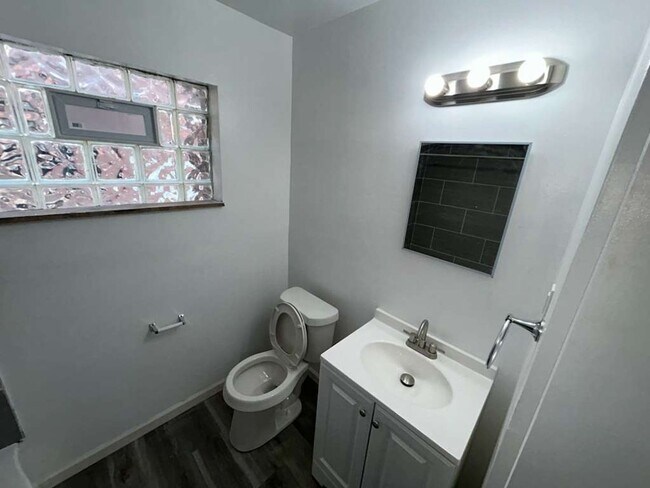 Building Photo - New Renovated 3 Bedroom Bungalow