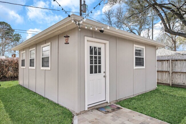 Building Photo - Charming 4-Bed Home with Granite Elegance in Sugar Land