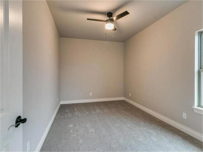 Building Photo - Gorgeous Newer Build! 4 Bed 3 Bath in Deer...
