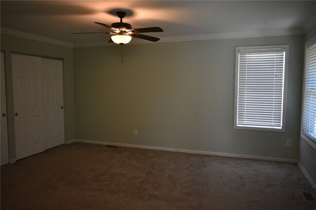 Building Photo - 16407 Westglen Farms Dr