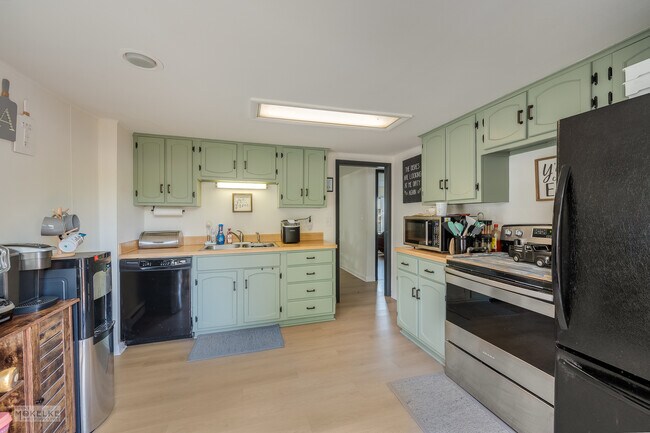 Building Photo - 405 N Bridge St