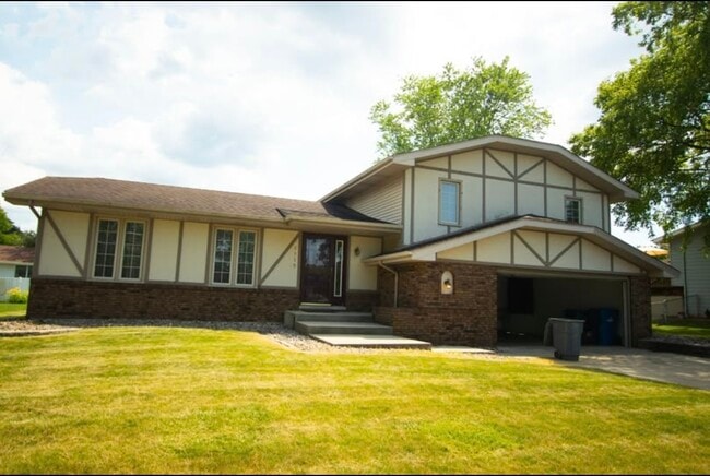 Primary Photo - 1115 Sioux Dr