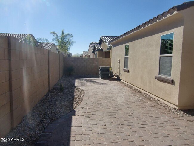 Building Photo - 3535 S Jasmine Dr