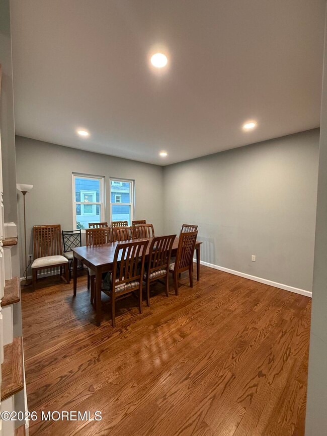 Building Photo - 591 Vernon St