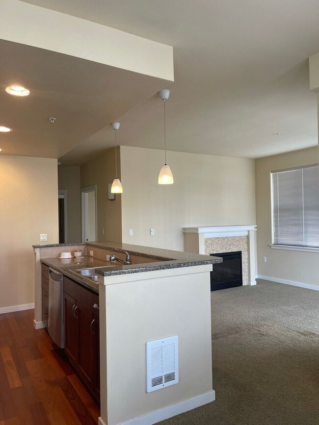 Building Photo - Downtown Redmond unit in the Cleveland Bldg with one assigned parking spot included in the rent!