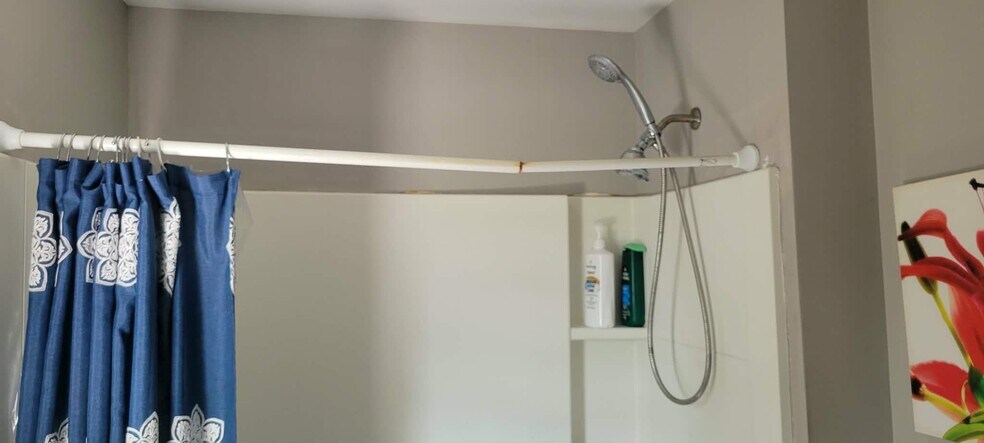 Building Photo - 22 Douglas Ave