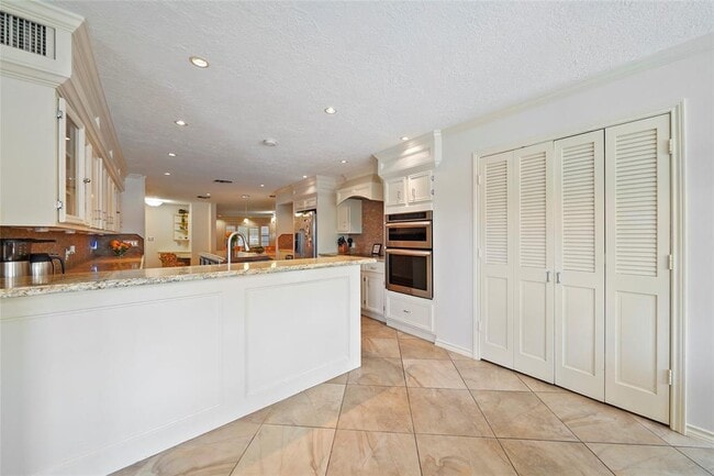 Building Photo - 6218 Wynnwood Ln