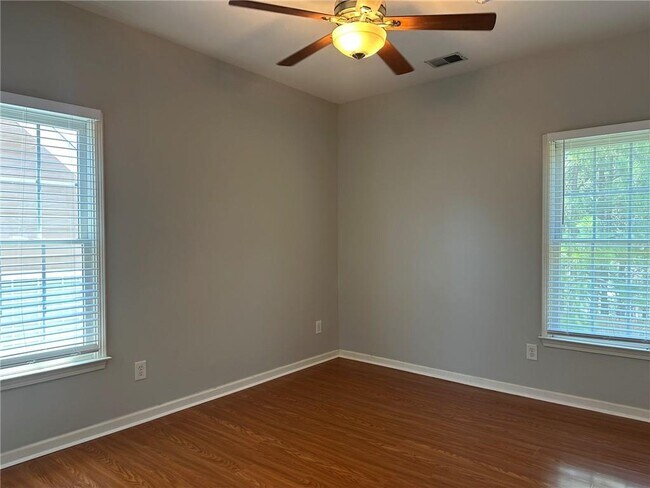 Building Photo - 669 Maple Grove Way