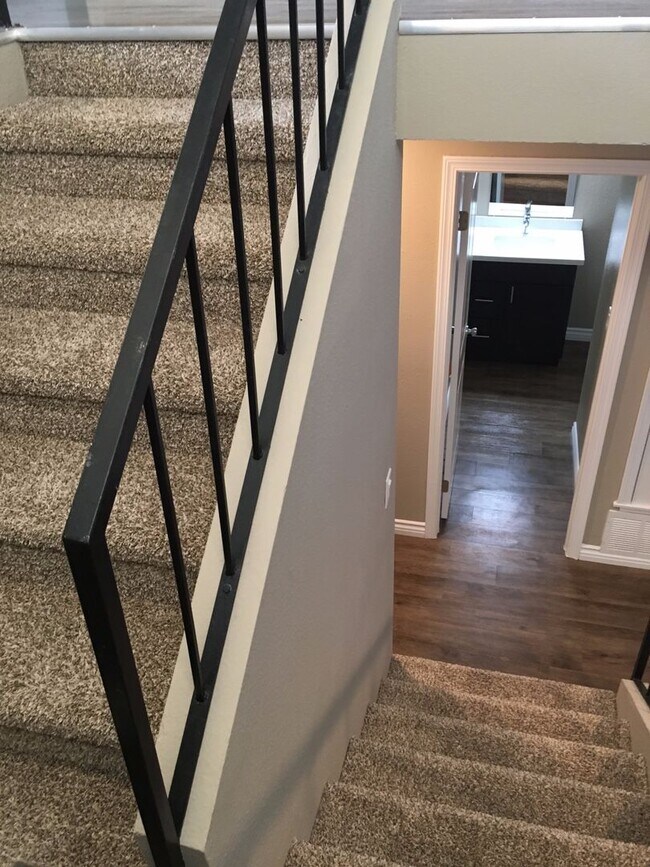 Building Photo - 859-861 Mola Vista Way