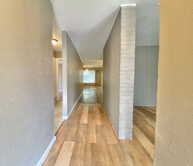 Building Photo - Move in special 2nd months rent $350 off