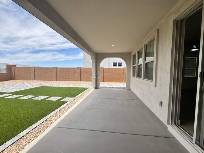 Building Photo - BRAND NEW HOME IN ALORAVITA IN PEORIA