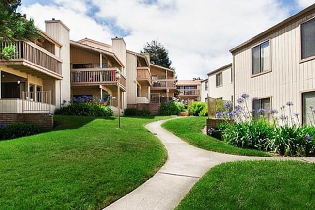 Building Photo - Kimberly Place Condo 1 bed 1 bath . In uni...